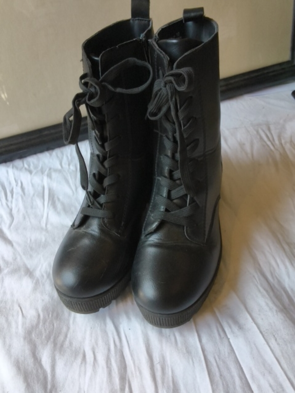 Black Lace-Up Platform Ankle Boots - Women 10 - Picture 2 of 6